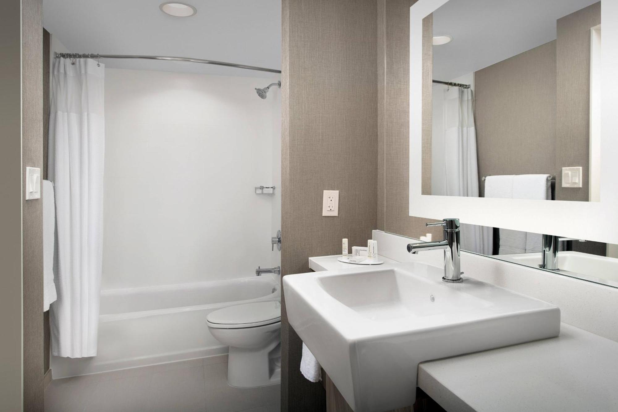Springhill Suites By Marriott Atlanta Perimeter Center Sandy Springs Exterior foto